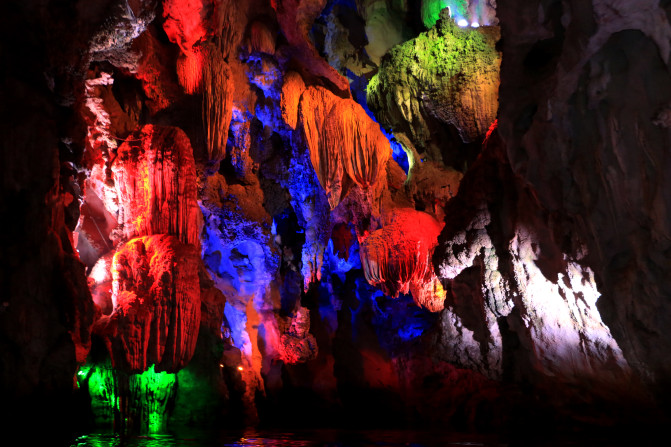 The Dragon Palace is a place of magnificent and diverse scenery.